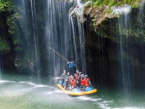 炫挑戰天下(xià)第一(yī)漂：猛洞河(hé)驚險一(yī)日(rì)遊