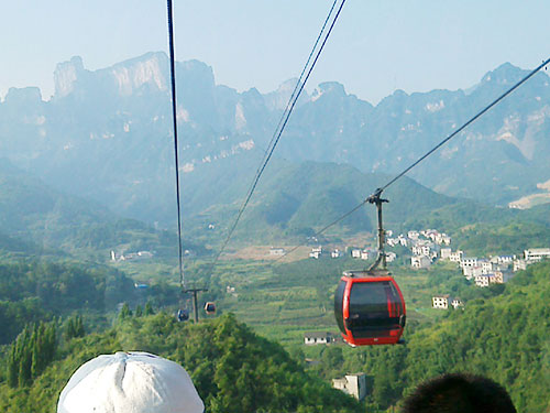 B2線：張家(jiā)界森(sēn)林(lín)公園+天門(mén)山(shān)（玻璃棧道(dào)）3天2晚刺激遊