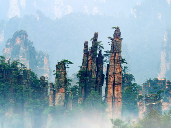 鳳凰古城(chéng)的(de)吃(chī)、住全攻略