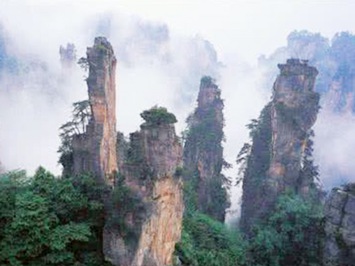 鳳凰古城(chéng)的(de)交通(tōng)全攻略