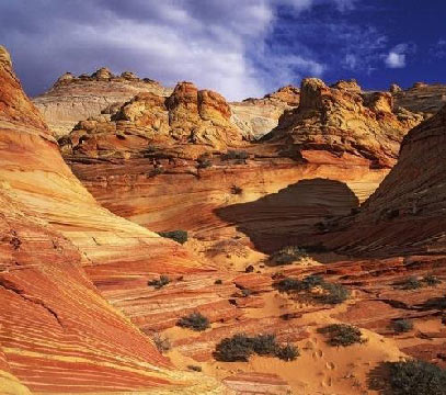 美(měi)國(guó)自(zì)然保護區(qū)波浪谷 每天隻進20人(rén)的(de)景區(qū)（美(měi)國(guó)波浪谷的(de)特點和(hé)成因介紹）