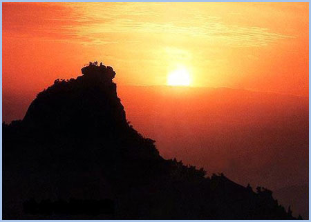 國(guó)內(nèi)盛夏避暑名山(shān)好(hǎo)地(dì)方目的(de)地(dì)推薦（中國(guó)十大(dà)避暑名山(shān)之一(yī)）