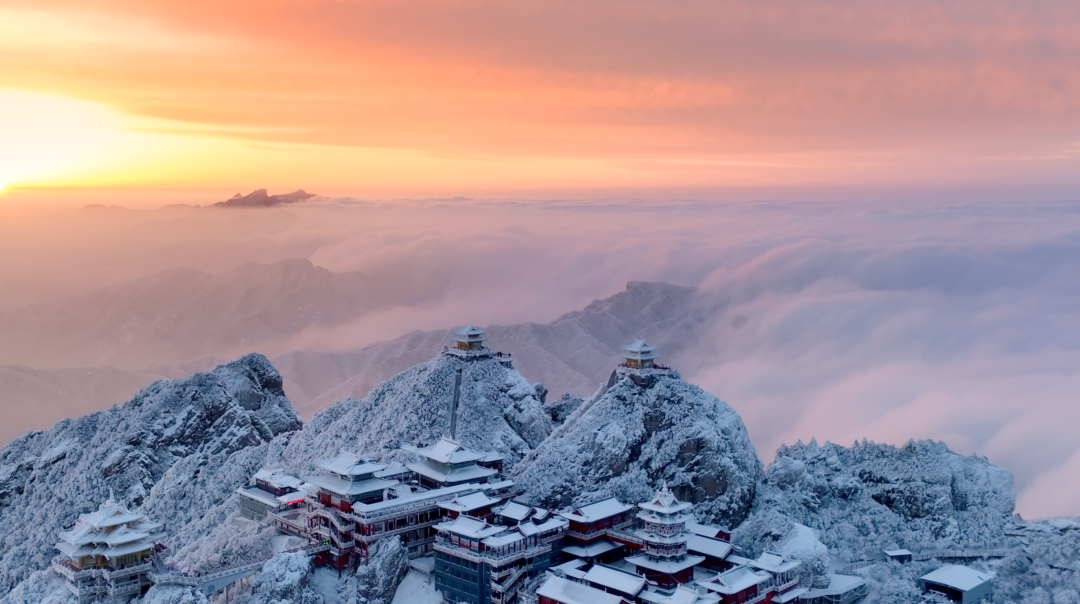 遊客照(zhào)系列NO.10 | 春日(rì)的(de)老(lǎo)君山(shān)，絕美(měi)！（老(lǎo)君山(shān)原圖）