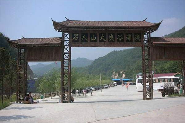 堯山(shān)大(dà)峽谷漂流服務優勢（堯山(shān)大(dà)峽谷漂流和(hé)軍事(shì)漂流的(de)區(qū)别）